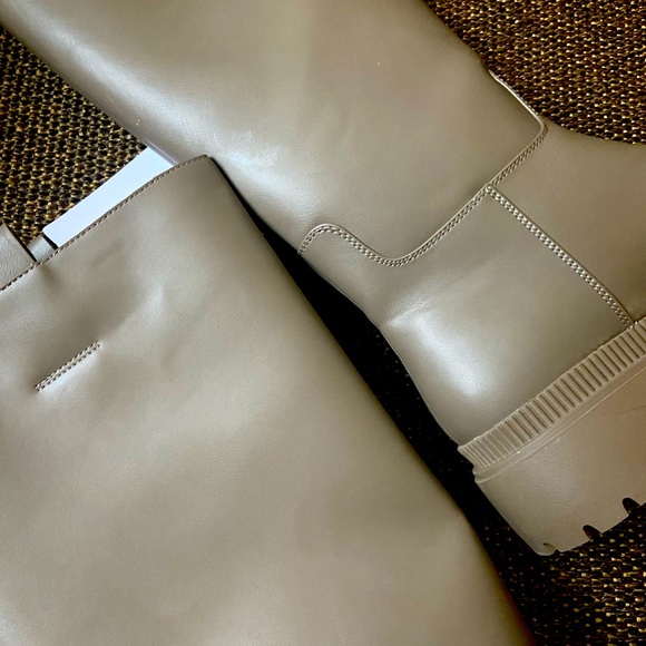 H&M Knee High Boots- size 8 - Picture 6 of 13